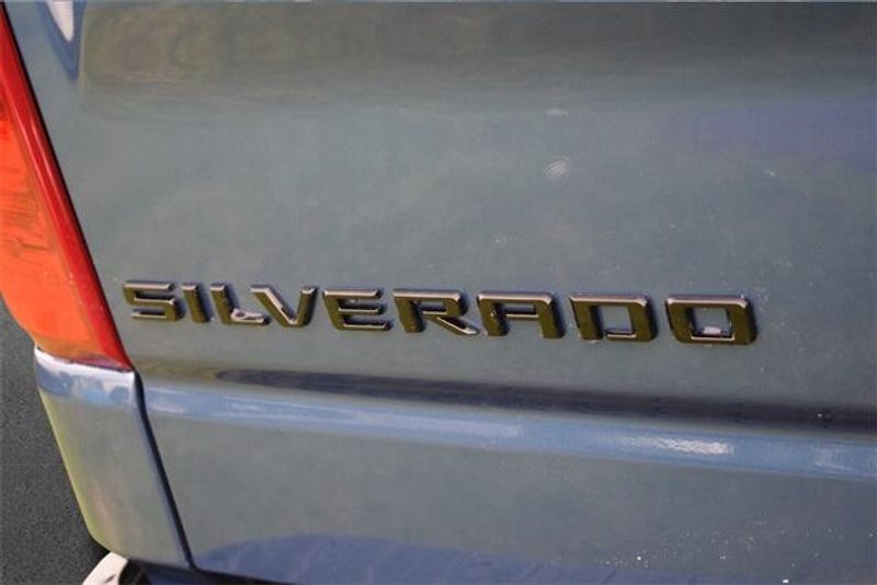 2024 Chevrolet Silverado 1500 CustomImage 4