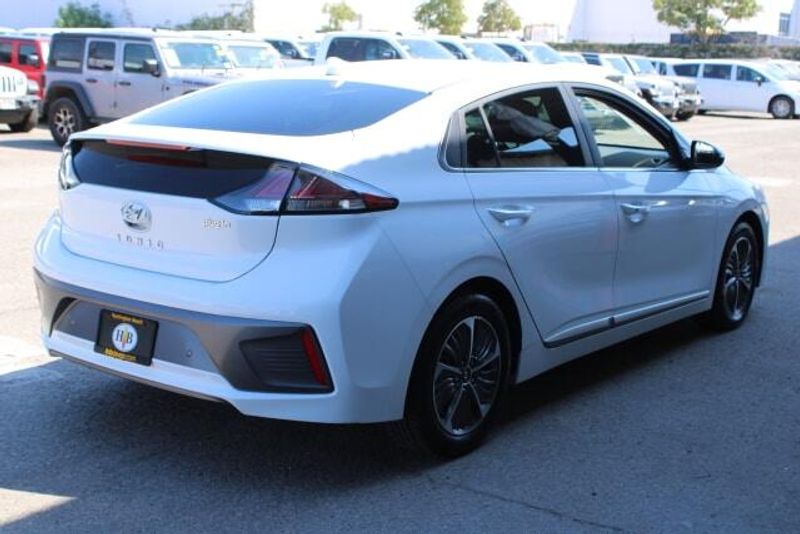 2021 Hyundai IONIQ Plug-In Hybrid LimitedImage 3