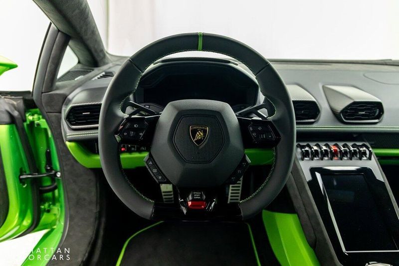 2024 Lamborghini Huracan Tecnica BaseImage 14