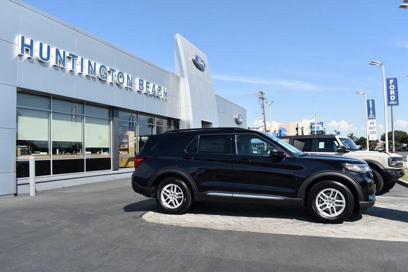 New 2025 Ford Explorer ActiveImage 3