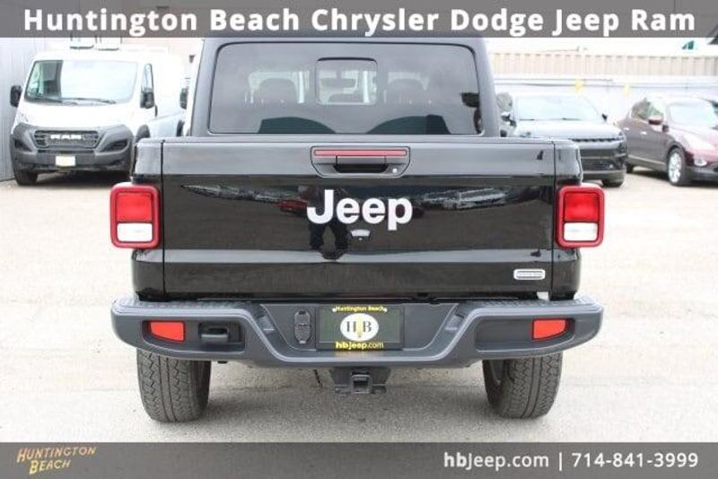 2022 Jeep Gladiator OverlandImage 5