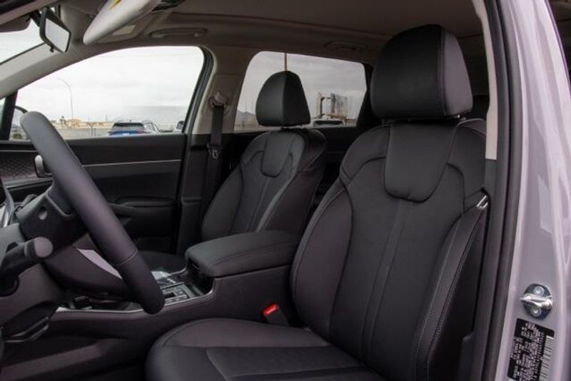 2025 Kia Sorento SImage 2