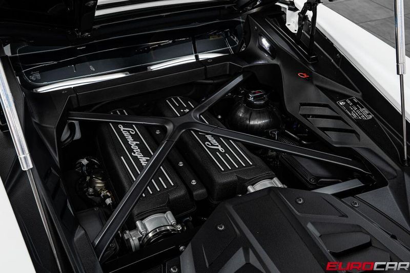 2022 Lamborghini Huracan EVO Image 18