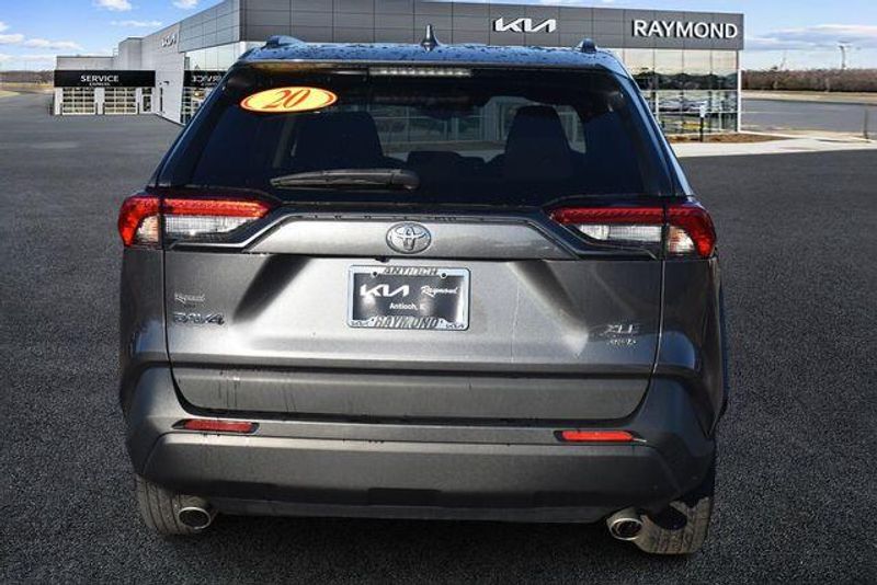 Used 2020 Toyota RAV4 XLEImage 4