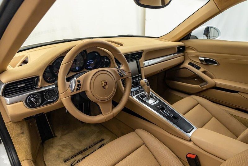 2015 Porsche 911 Carrera 4SImage 13