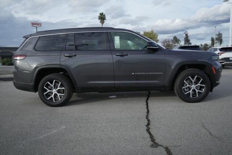 Used 2025 Jeep Grand Cherokee L LimitedImage 8