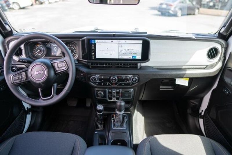 Used 2025 Jeep Wrangler Sport SImage 14