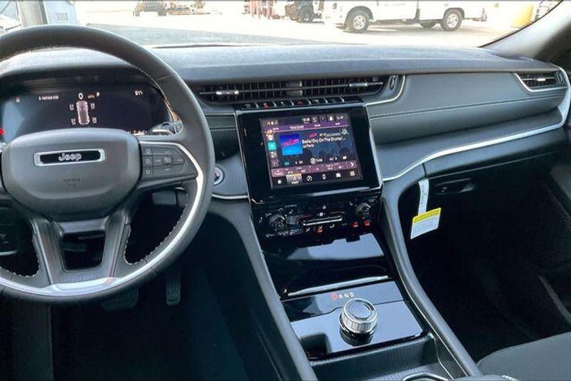 New 2025 Jeep Grand Cherokee Laredo X 4x4Image 5