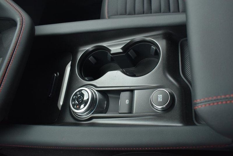 New 2025 Ford Explorer ST-LineImage 18