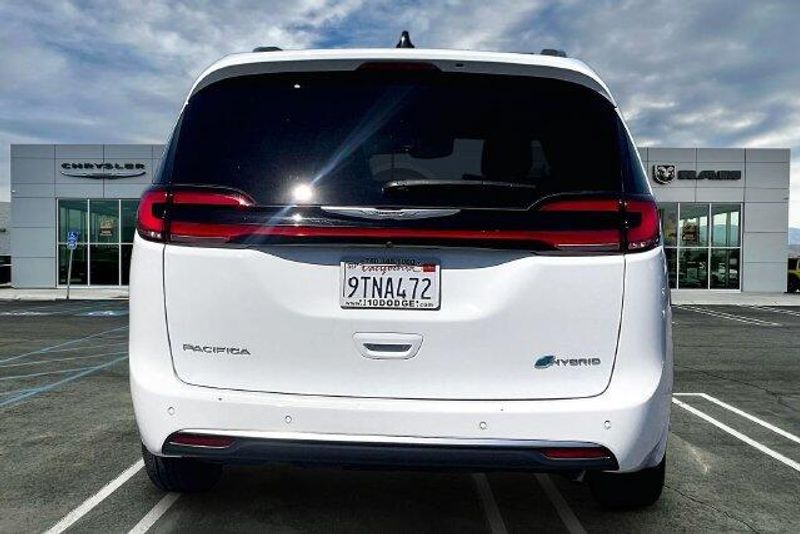 Used 2023 Chrysler Pacifica Hybrid PinnacleImage 3