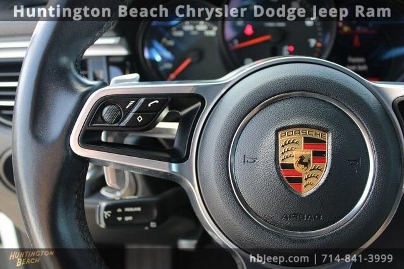 2020 Porsche Macan BaseImage 21