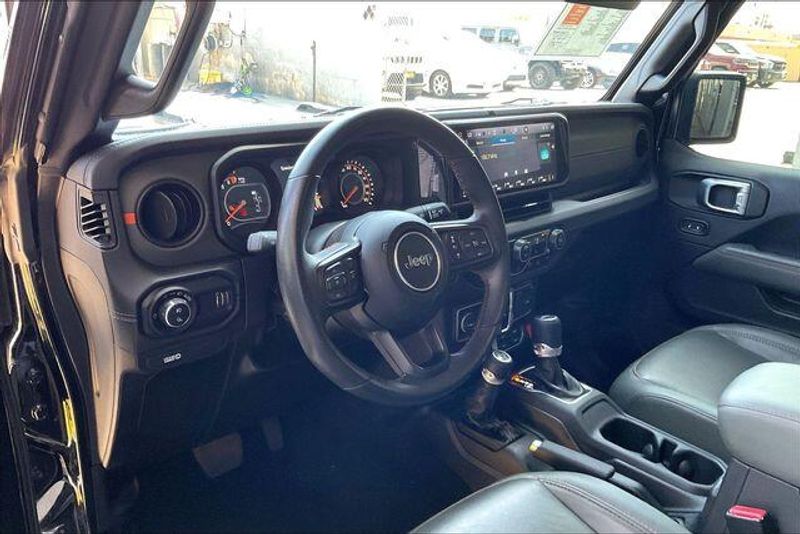 Used 2024 Jeep Gladiator MojaveImage 13