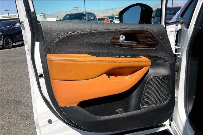 Used 2023 Chrysler Pacifica Hybrid PinnacleImage 22