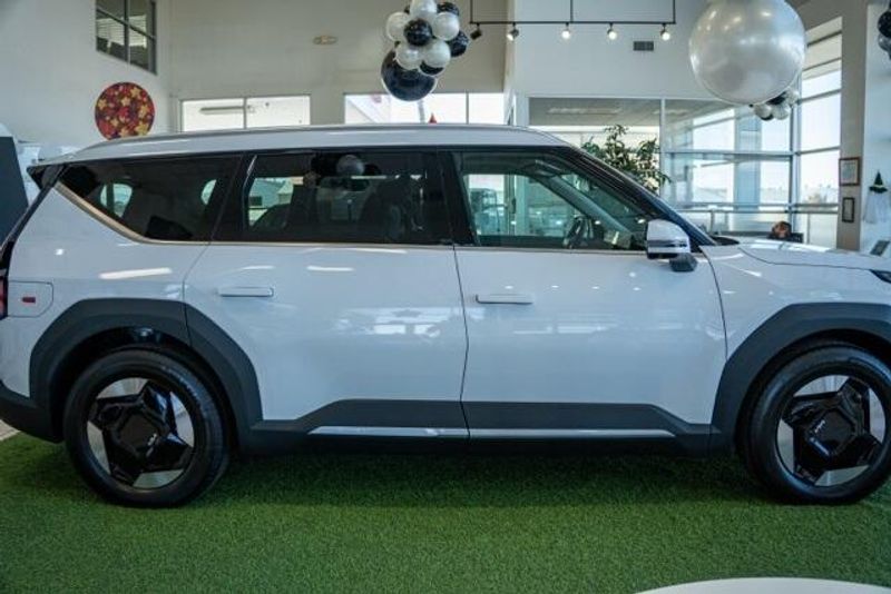 New 2026 Kia EV9 WindImage 8