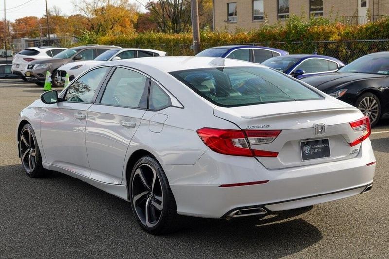2019 Honda Accord Sport 2.0T photo 3