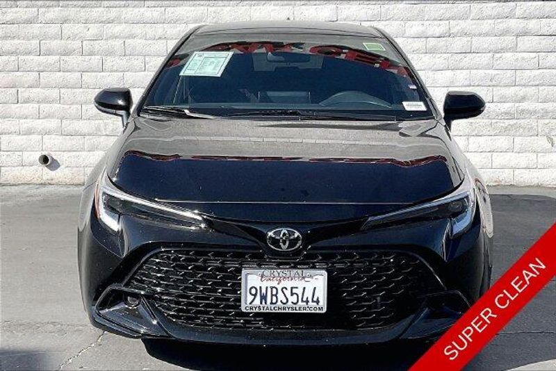 Used 2025 Toyota Corolla Hatchback SEImage 2