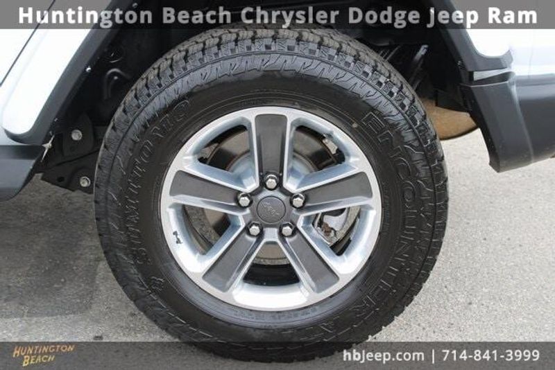 2022 Jeep Wrangler Unlimited SaharaImage 6