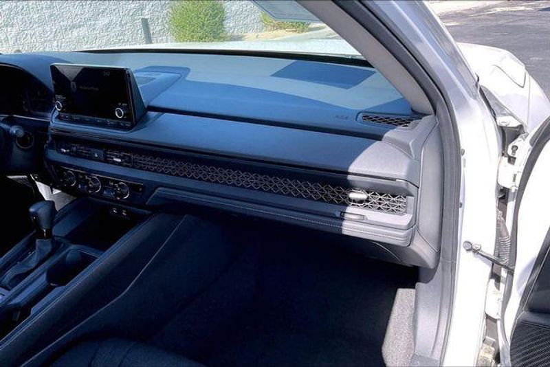 Used 2025 Honda Accord Sedan SEImage 16