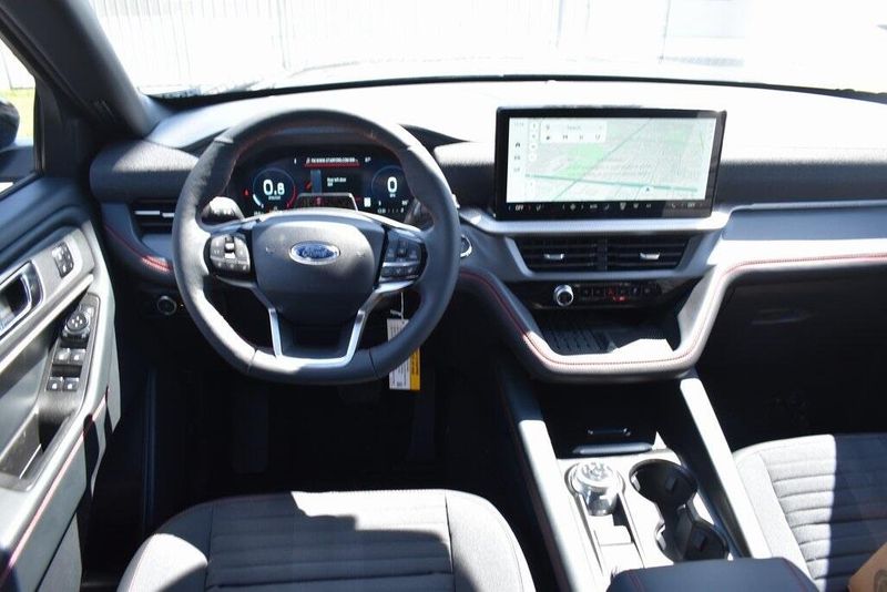 2025 Ford Explorer ST-LineImage 13