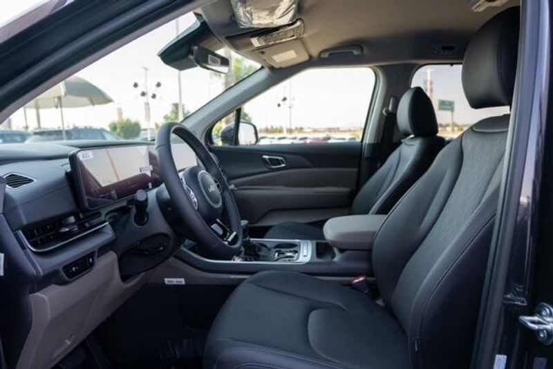 New 2026 Kia Carnival EXImage 10