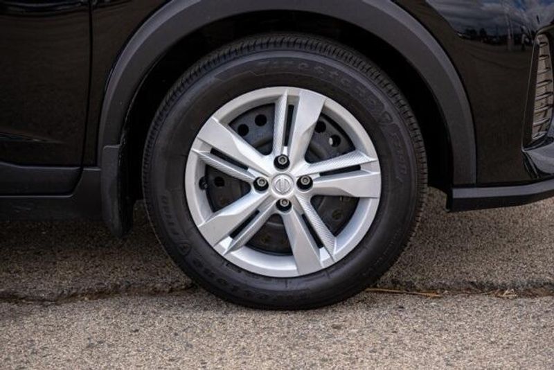 Used 2024 Nissan Kicks SImage 9