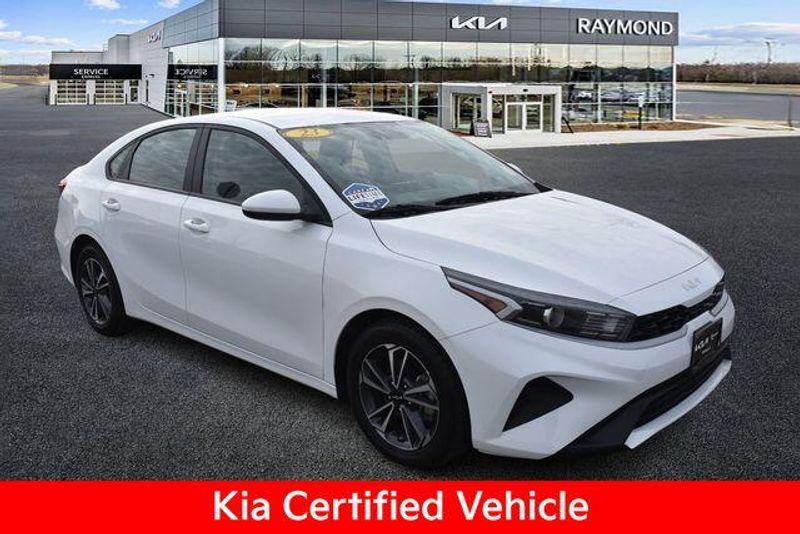 Used 2023 Kia Forte LXSImage 1