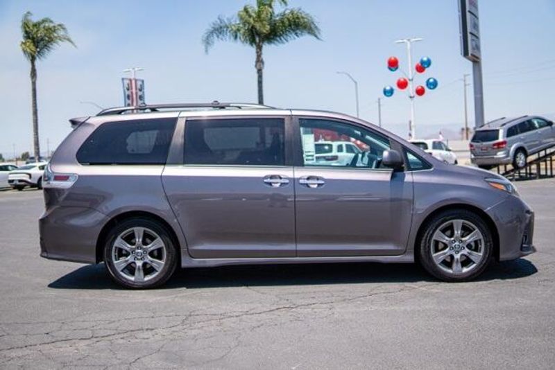 2019 Toyota Sienna SEImage 8