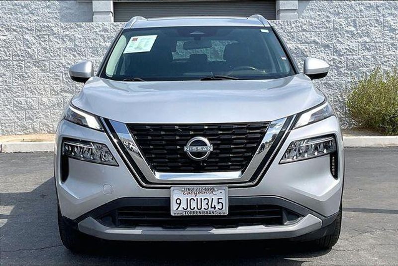 Used 2023 Nissan Rogue SVImage 2