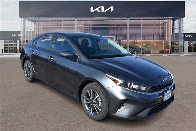 2024 Kia Forte LXSImage 1