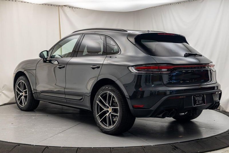 2024 Porsche Macan BaseImage 3