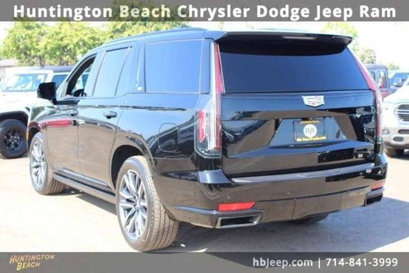 2021 Cadillac Escalade Sport PlatinumImage 3