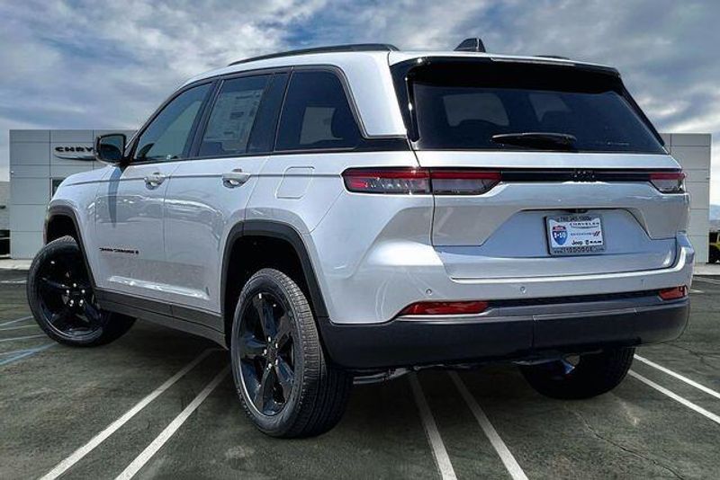 New 2026 Jeep Grand Cherokee Limited 4x2Image 2