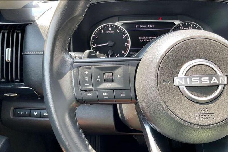 Used 2025 Nissan Pathfinder SVImage 18