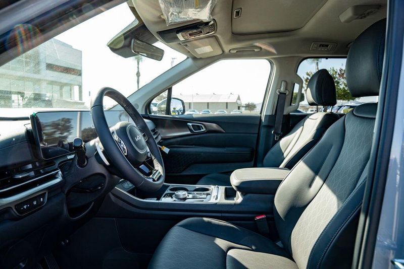New 2026 Kia Carnival Hybrid SXImage 12