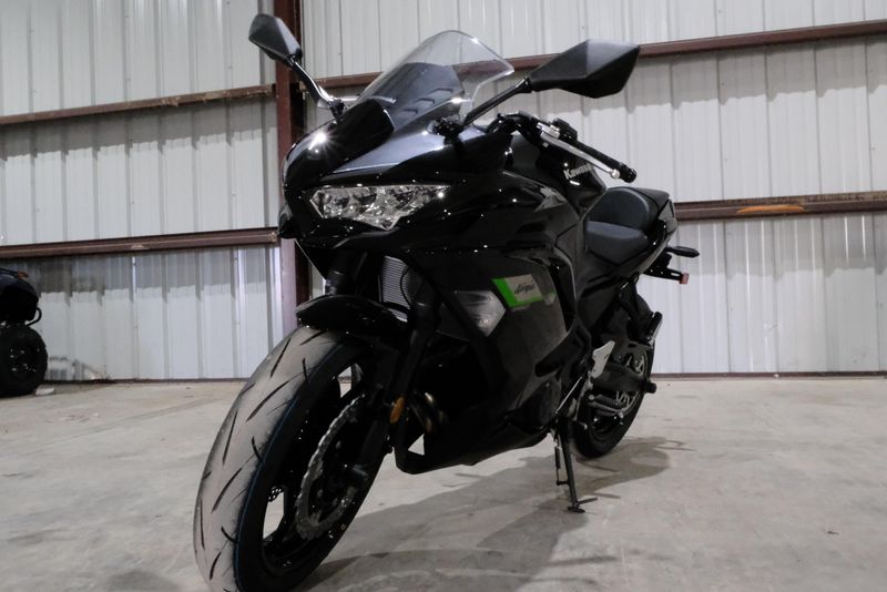 2025 KAWASAKI NINJA 650 METALLIC SPARK BLACK AND METALLIC FLAT SPARK BLACK 