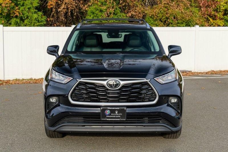 2020 Toyota Highlander XLE photo 2