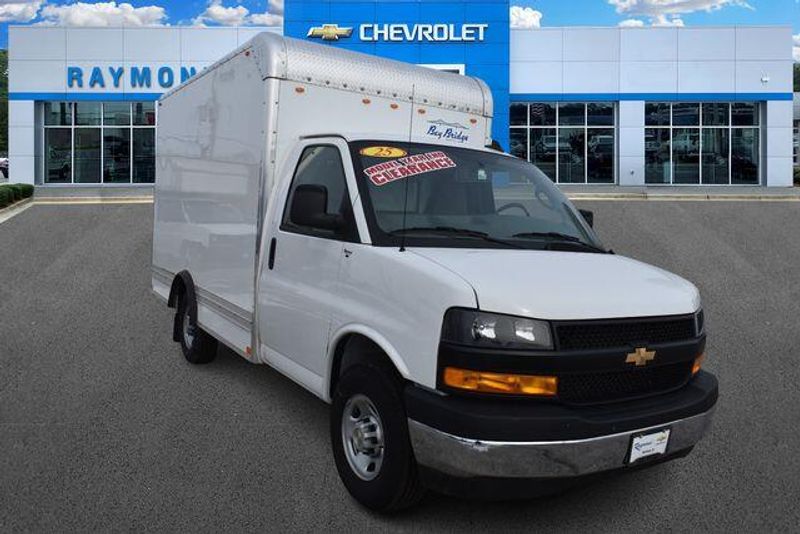 New 2025 Chevrolet Express 3500 Work VanImage 10