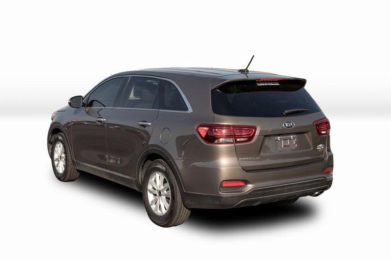 2020 Kia Sorento LXImage 3
