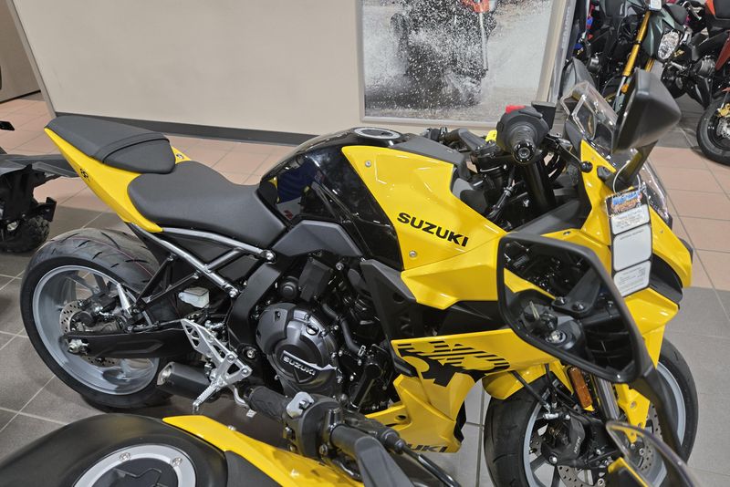 2025 SUZUKI GSX 8R PEARL IGNITE YELLOW 