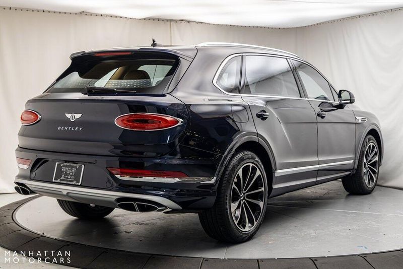 2023 Bentley Bentayga EWB Image 3