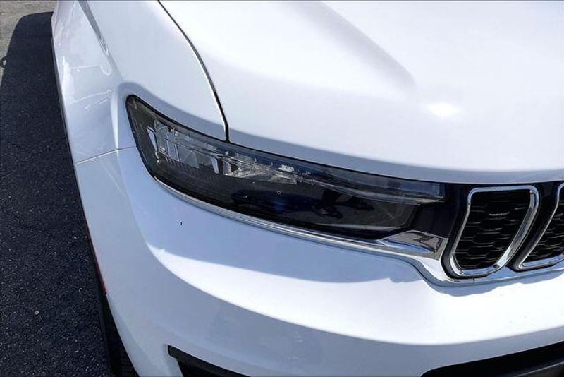 Used 2025 Jeep Grand Cherokee L LaredoImage 27