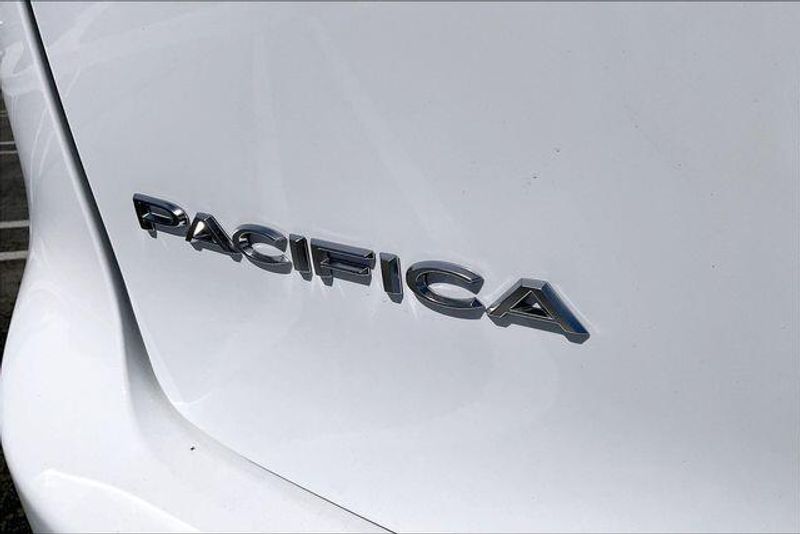 New 2026 Chrysler Pacifica PinnacleImage 13