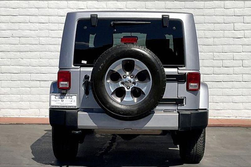 Used 2018 Jeep Wrangler JK SaharaImage 3