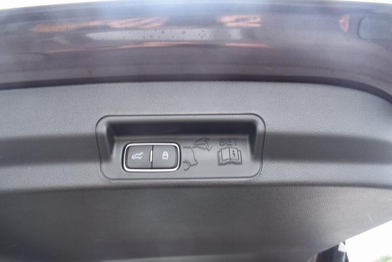 Used 2023 Ford Explorer LimitedImage 7