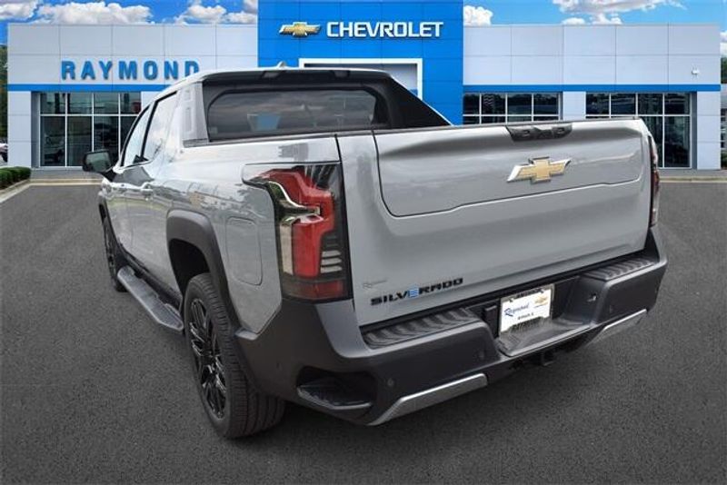 New 2026 Chevrolet Silverado EV LTImage 5