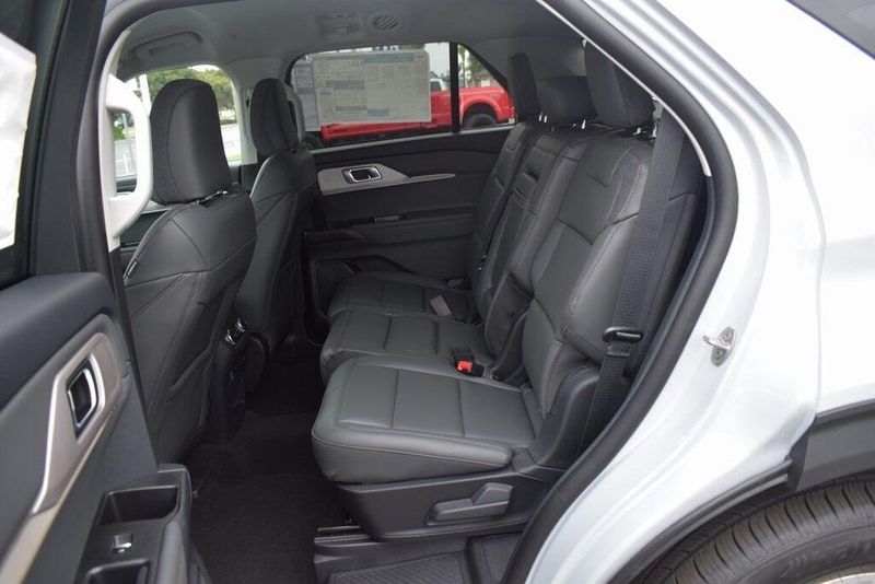 New 2025 Ford Explorer ActiveImage 9