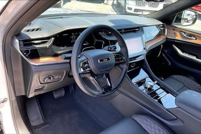 New 2026 Jeep Grand Cherokee SummitImage 6