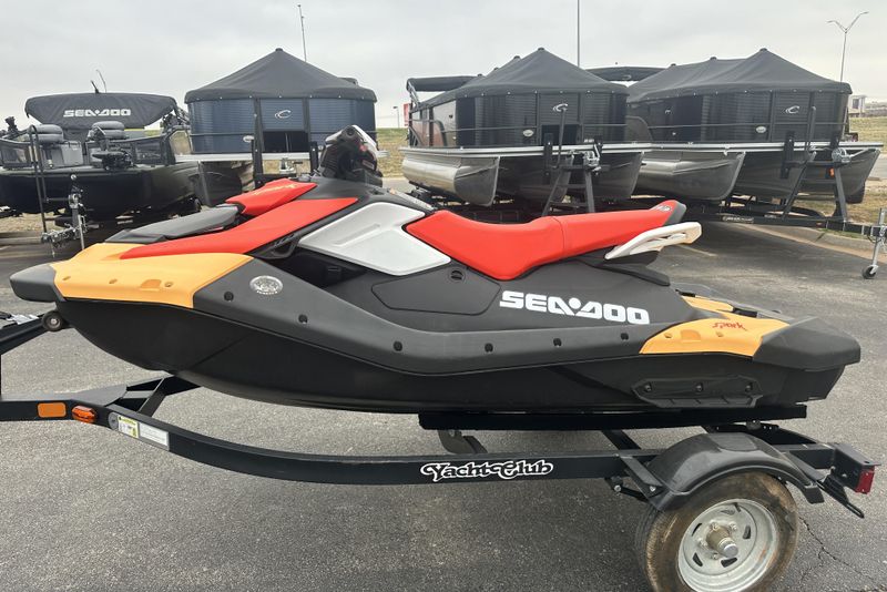 2025 SEADOO SPARK FOR 3 CONVENIENCE PACKAGE WITH SOUND SYSTEM SUNRISE ORANGE AND DRAGON RED 