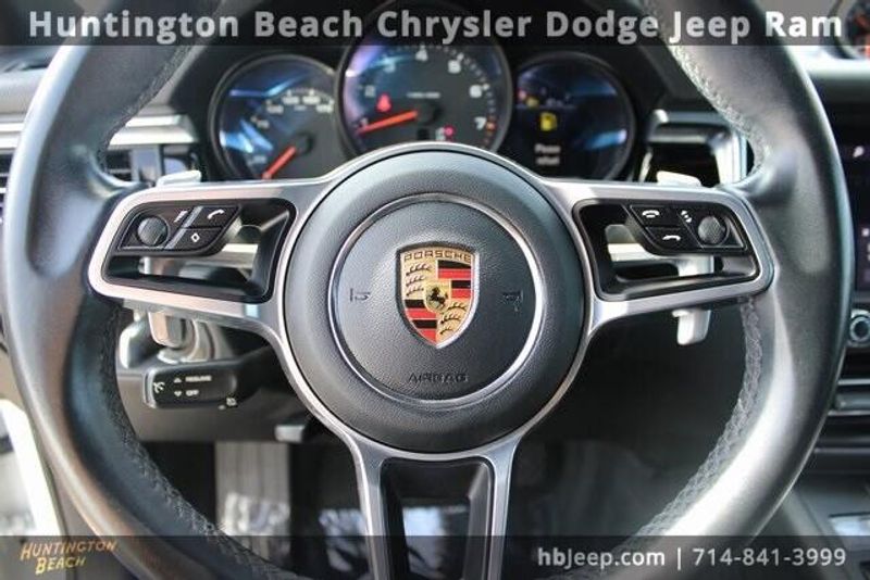 2020 Porsche Macan BaseImage 19