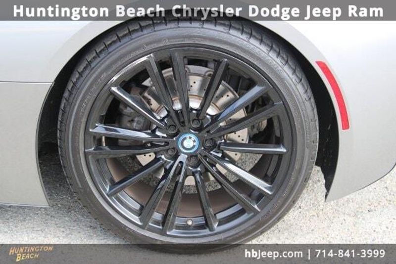 2019 BMW i8 BaseImage 9